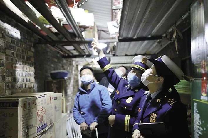 多地开展消防安全专项整治 筑牢冬春安全防线(图1) 微信图片_20221216145739.jpg