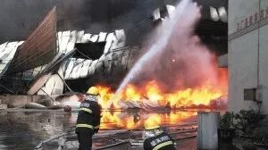 浙江余姚一钢棚倒塌,已救出9人仍有3人被困(图12) 640 (10).jpg