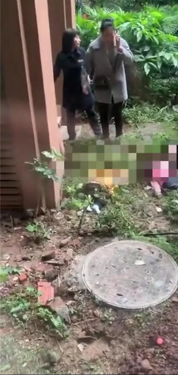 痛!一个2岁一个5岁!俩幼童从15楼坠亡,爸爸就在家(图2) 痛!一个2岁一个5岁!俩幼童从15楼坠亡,爸爸就在家(图2)